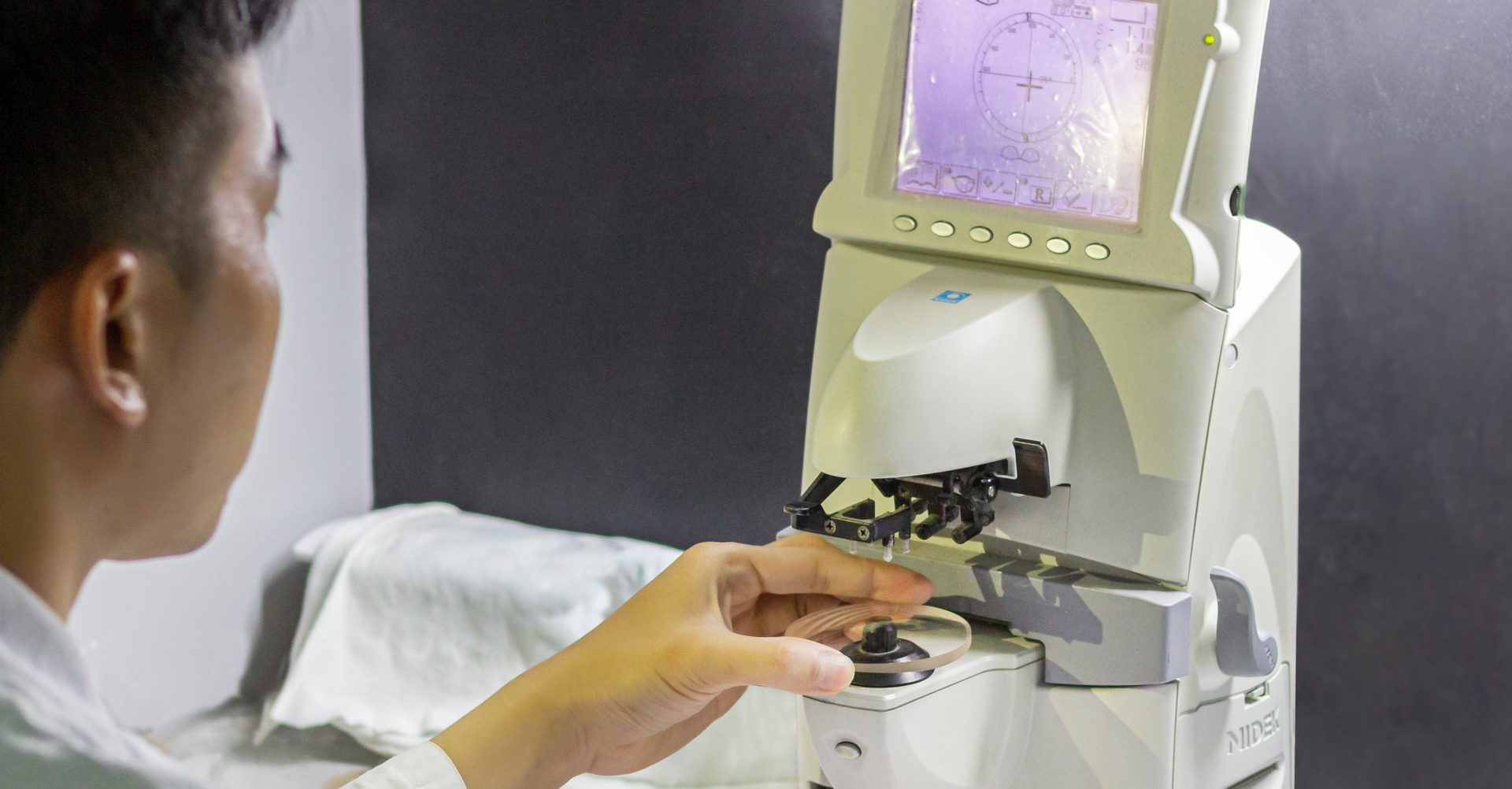 Kiểm tra độ chính xác của tròng